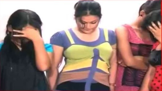 রাতে কেবিনে খাট কাঁপান ভার্সিটি পড়ুয়া মেয়েটি, সকালে ফেরেন বোরকা পরে