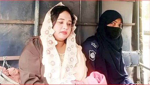 সুন্দরী হয়েও বিপদে পরেছি, গাড়িতেই করতে বাধ্য করে ছেলেরা