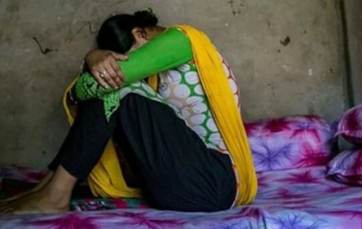 স্বামীর অস্বাভাবিক চাহিদা, রাগের মাথায় গোপনাঙ্গে কামড় তরুণীর